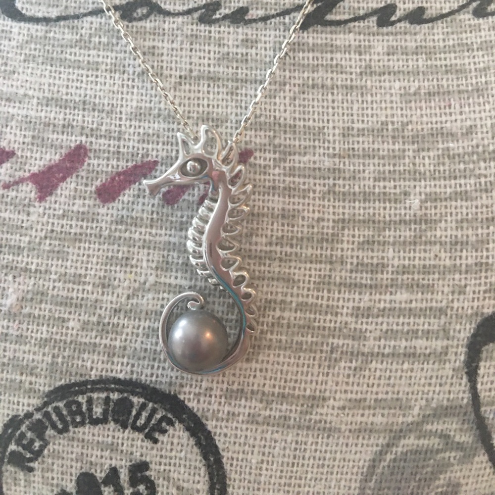 Vantel seahorse necklace with rare silver pearl